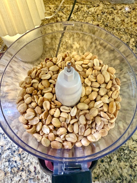 Food processor with peanuts