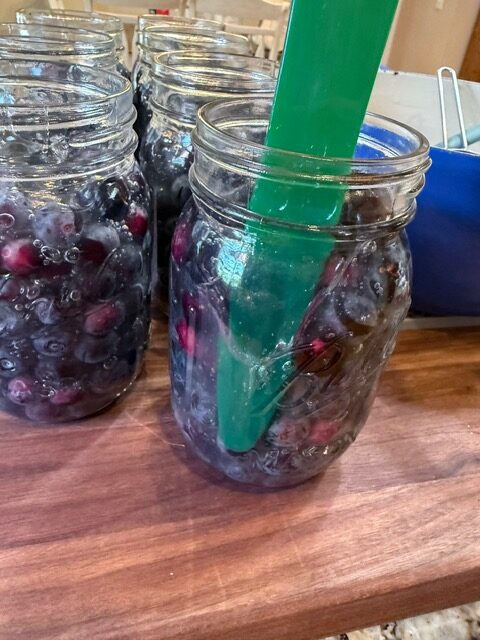 de-bubbling blueberry pie filling in mason jar